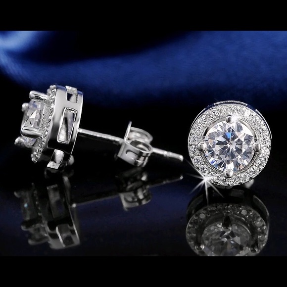 Round Stud Earrings - Picture 4 of 8